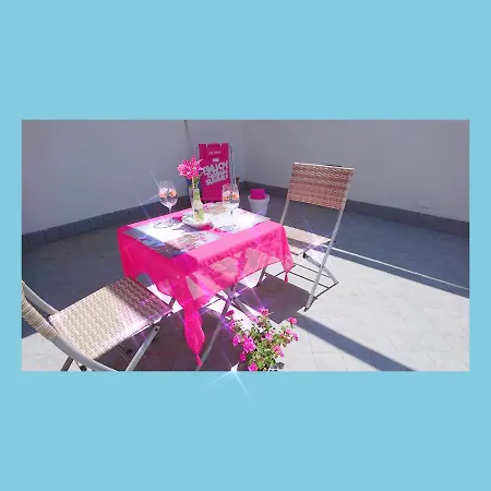 Sky-terrace In Station, 3 Bedrooms * Napels