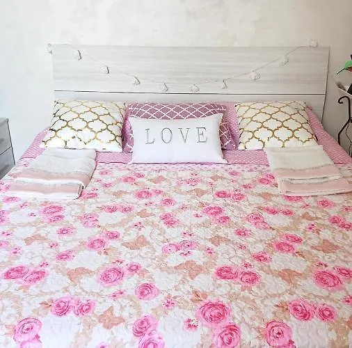 Sky-terrace In Station, 3 Bedrooms Νάπολη