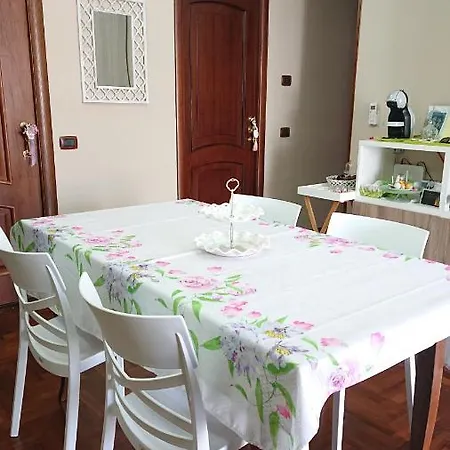 Sky-terrace In Station, 3 Bedrooms * Naples